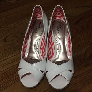 Dexflex comfort white espadrille wedges